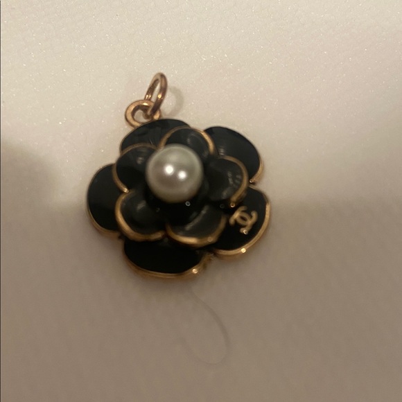 NWOT Camellia Charm w/Pearl Accent - Picture 2 of 8